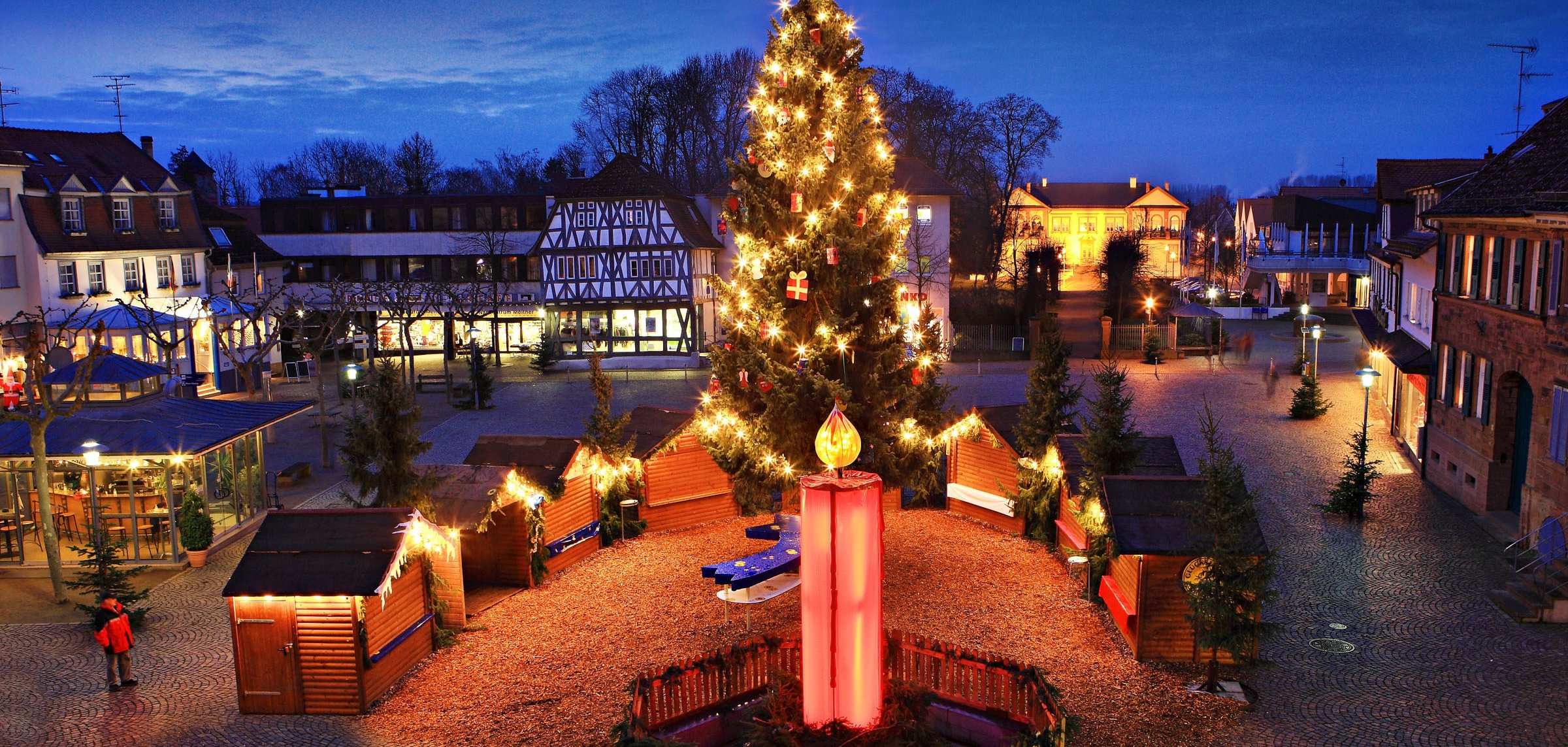 Weihnachtlicher Marktplatz