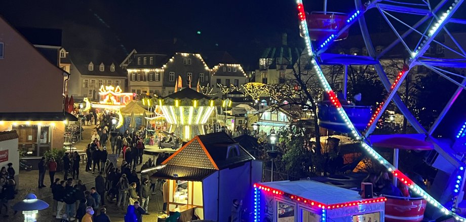 Blick auf den Marktplatz beim Martinsmarkt