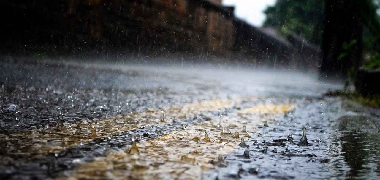 Regen auf der Straße