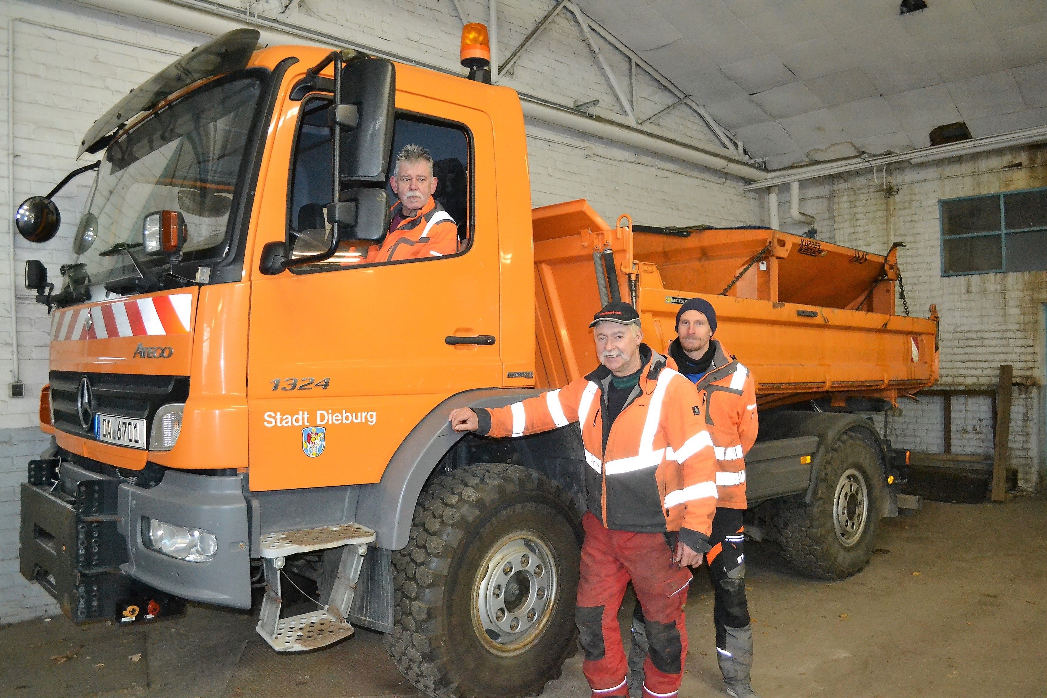 Der Winterdienst-Lkw