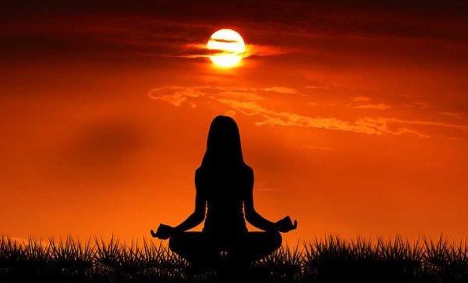 Yoga im Sonnenuntergang