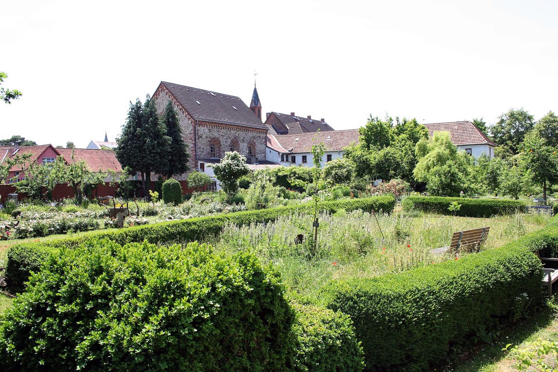 Blick in den Klostergarten