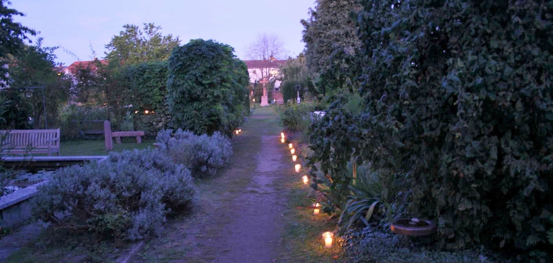 Franziskusgarten im Herbst