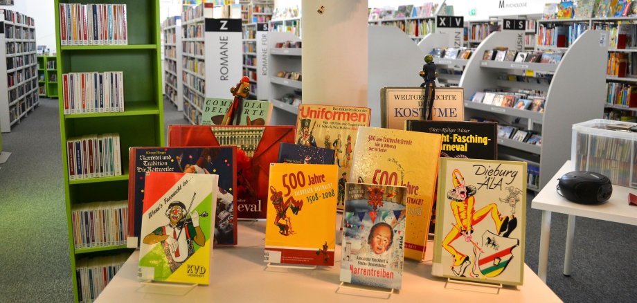 der Büchertisch