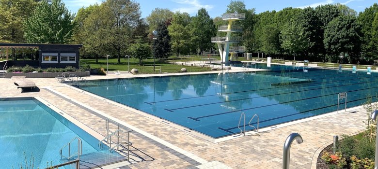 Freibad Drohne