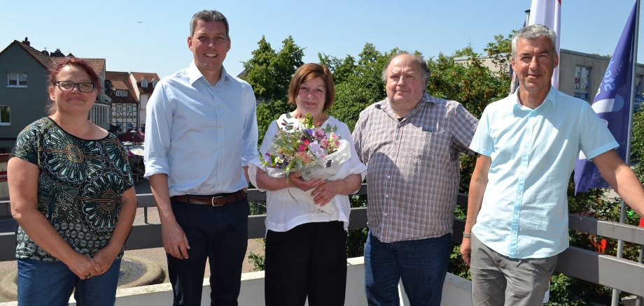 Karin Zuleger mit Gratulanten beim Abschied auf dem Rathausbalkon