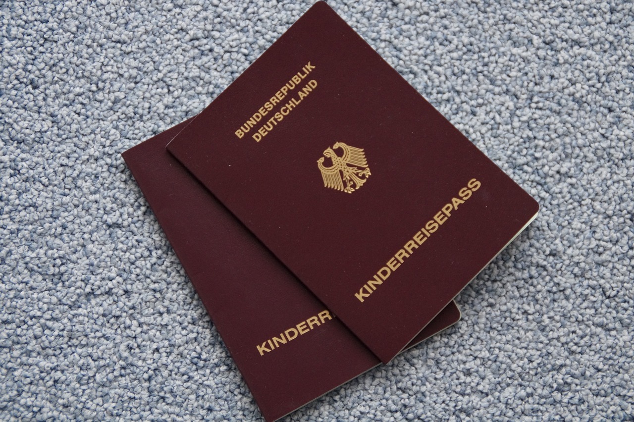 zwei Kinderreisepässe