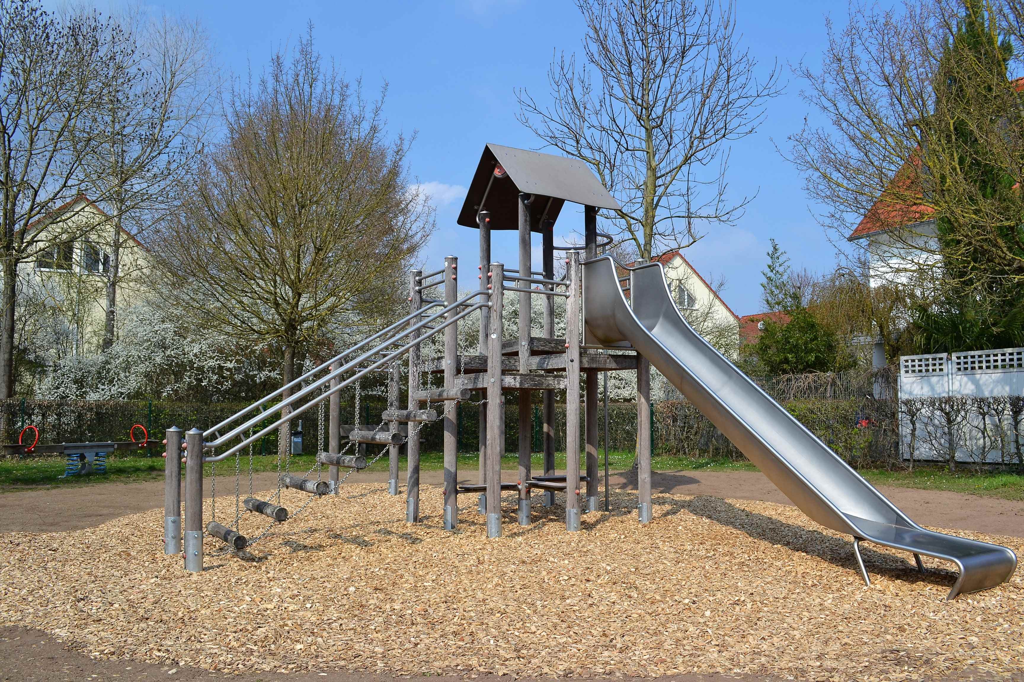Das Klettergerüst Spielplatz Waldstraße