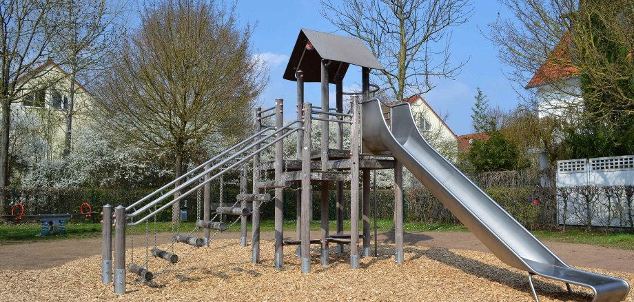 Das Klettergerüst Spielplatz Waldstraße