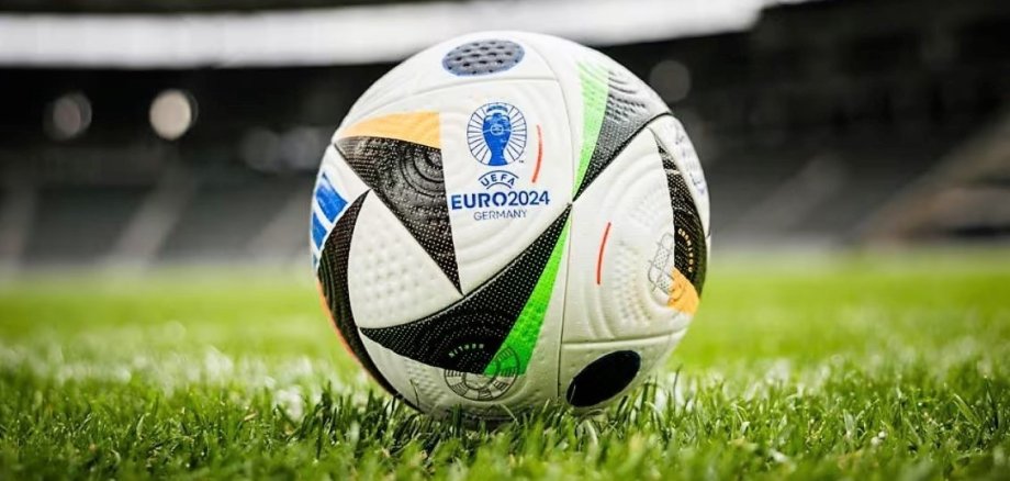 ein Fußball