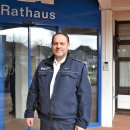 Michael Becker vor dem Rathaus