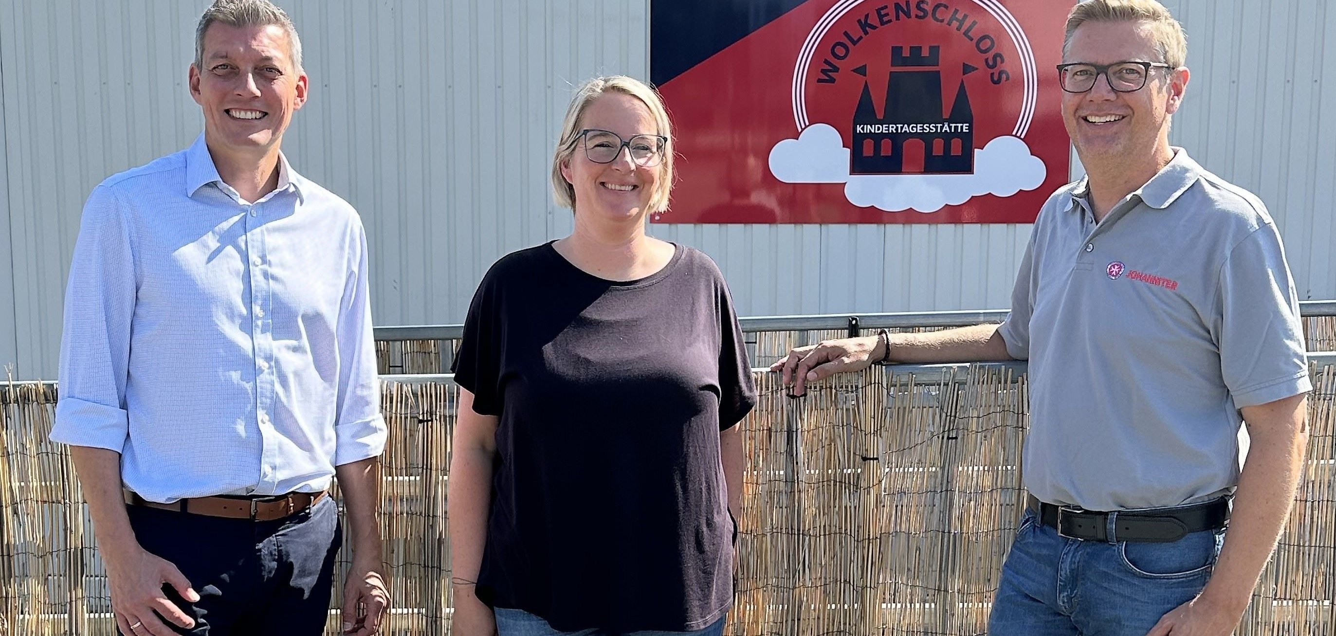 Gruppenbild vor der Kita