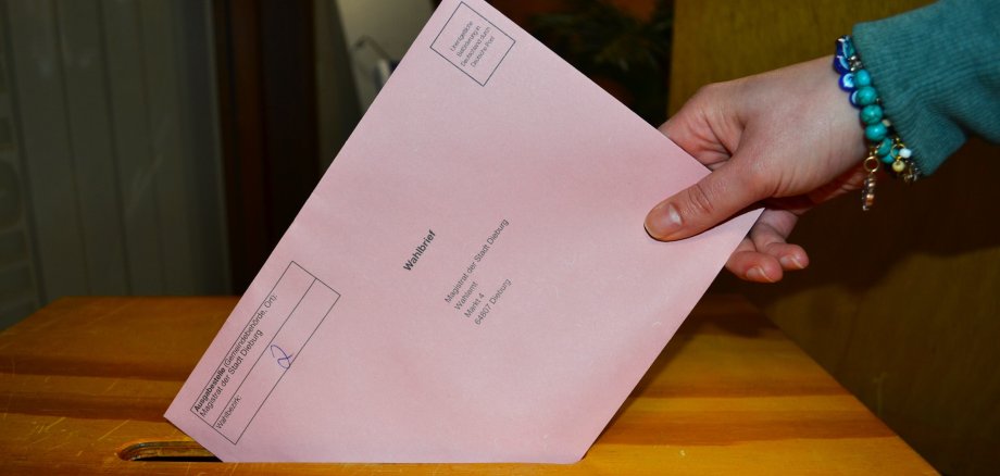 an der Wahlurne