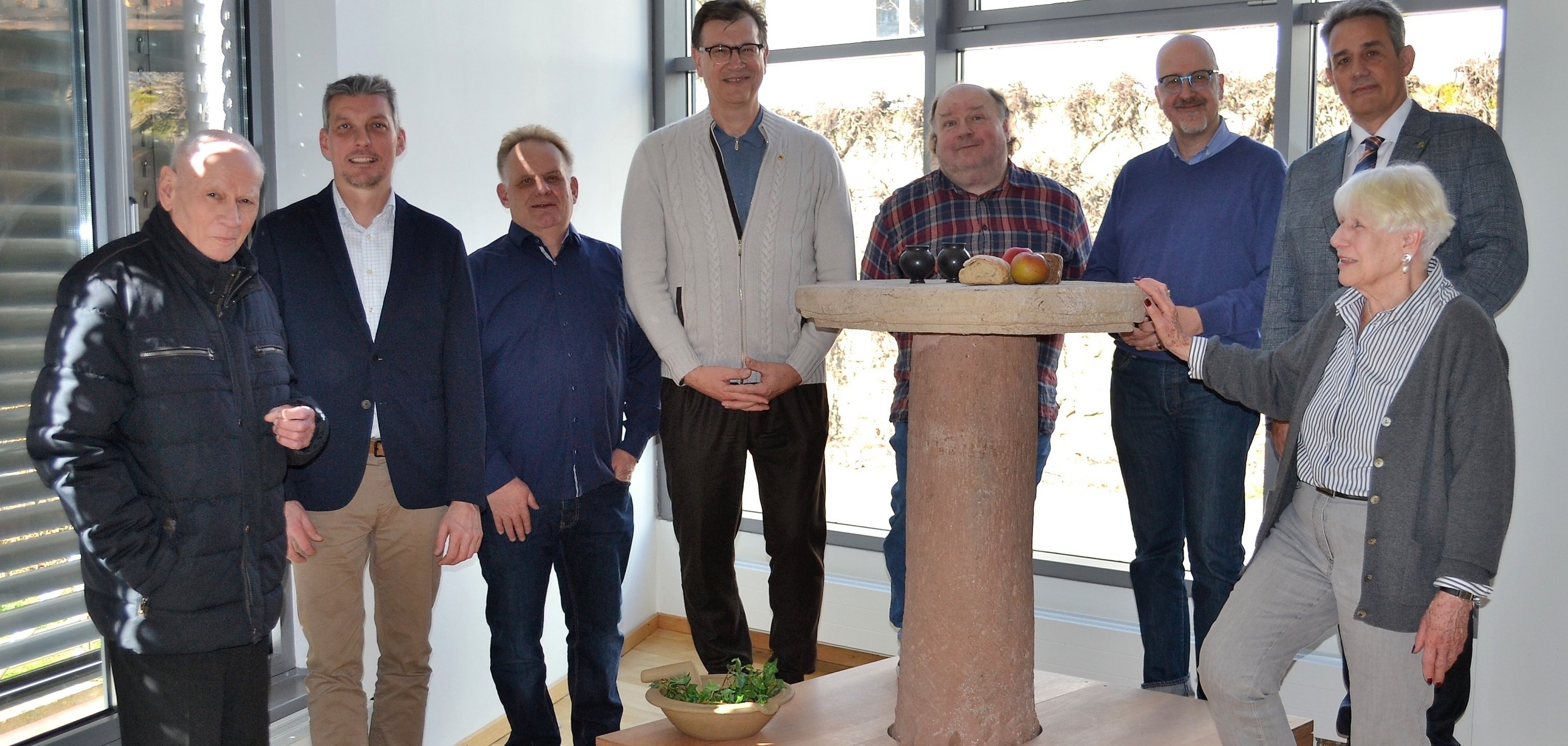 Gruppenbild am Tisch